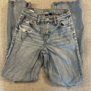 American Eagle Outfitters Light Wash Relaxed Jeans